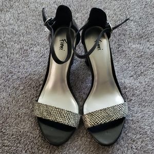 Fioni black & white sandal block heels